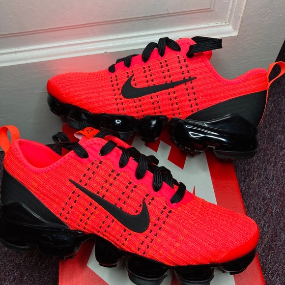 Nike Shoes - NIKE AIR VAPORMAX FLYKNIT 3